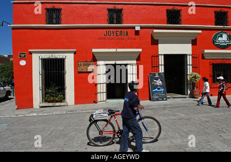La rue piétonne Macédoine Alacala la ville d'Oaxaca au Mexique Banque D'Images