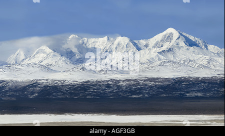 Grande image composite de Mt. Hayes dans la chaîne de l'Alaska. Super haute résolution. Prises au cours de clair matin ensoleillé en mai 2006 Banque D'Images