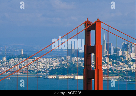 Golden Gate Bridge et San Francisco en arrière-plan, vue de Marin headlands Banque D'Images