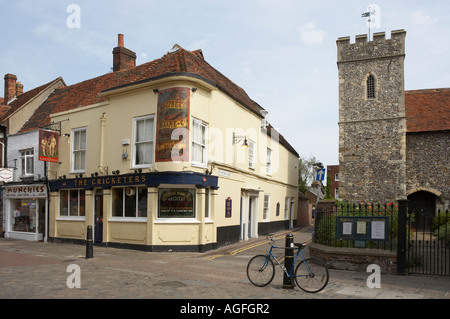 Le Cricketers PUBLIC HOUSE ET ÉGLISE ANGLICANE SAINT PETERS Canterbury Kent England Banque D'Images