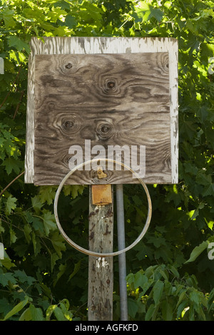 Une mauvaise excuse pour un panneau de basket-ball et rim Banque D'Images