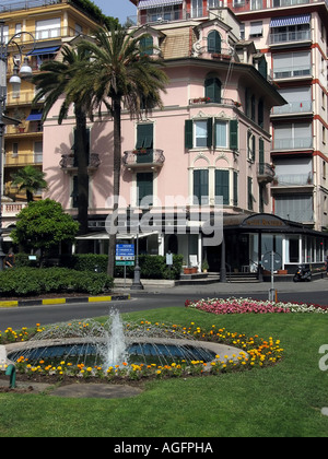 Fontaine en face de l'Hôtel Riviera à Rapallo Ligurie Italie Banque D'Images
