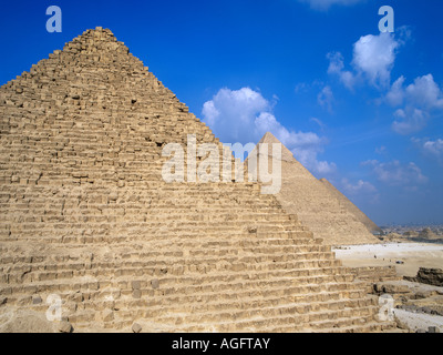 Vue de jour haute le long des pyramides de Gizeh , le Caire, Égypte. Banque D'Images