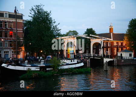 Pont sur le canal Herengracht Amsterdam Pays-Bas Banque D'Images