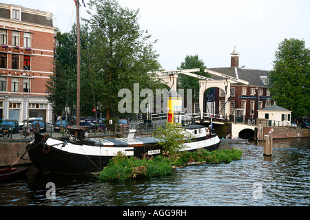 Pont sur le canal Herengracht Amsterdam Pays-Bas Banque D'Images