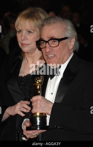 Réalisateur Martin Scorsese et son épouse à l'2007 Vanity Fair Oscar Party à Morton's Steakhouse de Los Angeles Californie Banque D'Images