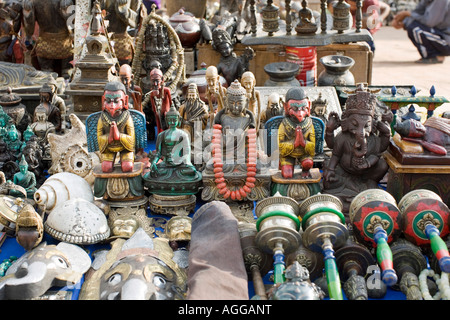 Artisanat ethnique à vendre à Durbar Square market, Katmandou. Le Népal Banque D'Images