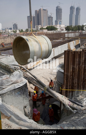 Nouvelle route et de drainage du site de construction en béton armé montrant le fer et l'armature en acier Banque D'Images