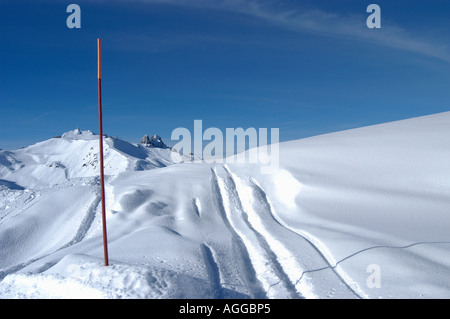 Des pistes menant à offpist, Val Thorens, Alpes, France Banque D'Images