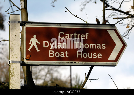 Inscrivez-vous à la Boat House qui était le dernier accueil du poète Dylan Thomas et sa femme Caitlin dans Carmarthenshire Carmarthen Wales UK Banque D'Images