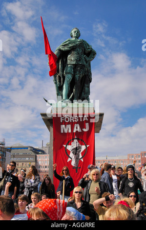 Statue sur la banderole à démonstration radicale, Stockholm, Suède Banque D'Images