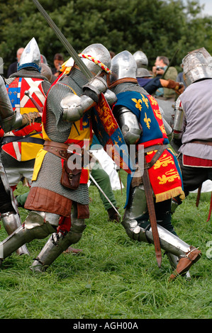 Reconstitution de la bataille, la société médiévale Plantagenêt recréer la vie dans le 14e siècle dans l'affichage à Goodrich Castle England UK Banque D'Images