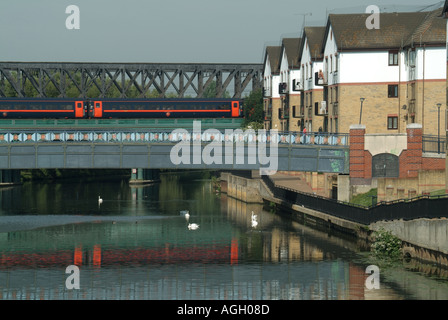 La vitesse à Peterborough crossing bridge sur la rivière Nene Banque D'Images