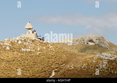 Randonneurs dans le parc national des Monts Sibyllins, Le Marches, Italie Banque D'Images