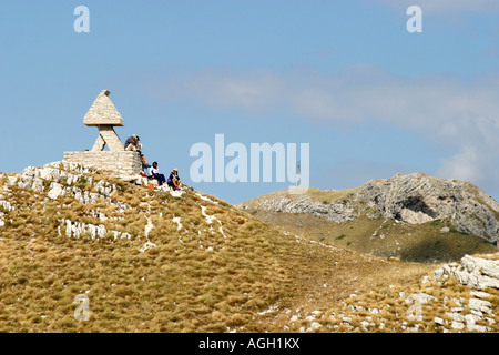 Randonneurs dans le parc national des Monts Sibyllins, Le Marches, Italie Banque D'Images