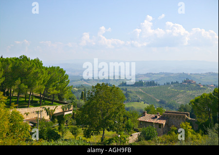 Voir à l'est de la Via Delle Romite, San Gimignano, Toscane, Italie Banque D'Images