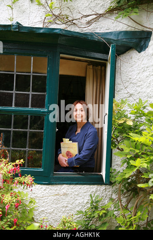 Claudia Roden dans son jardin Septembre 2007 Banque D'Images