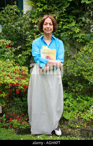 Claudia Roden dans son jardin Septembre 2007 Banque D'Images