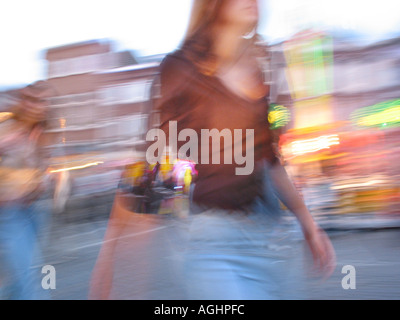 Jeune femme dans l'urgence Banque D'Images