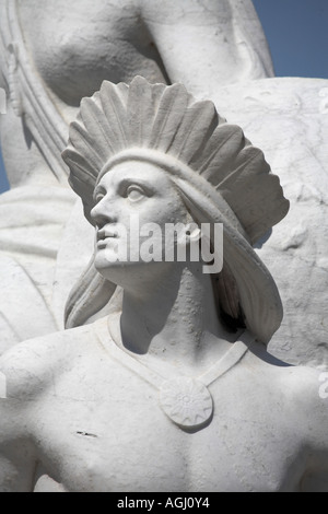 Une étude de l'American Indian sur les Amériques Groupe de la sculpture commémorative Albert Londres Banque D'Images