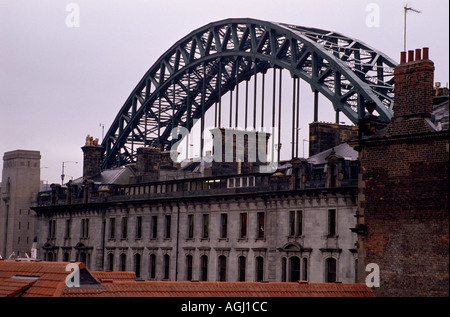 Tyne Bridge à Newcastle upon Tyne en Angleterre en Grande-Bretagne au Royaume-Uni Royaume-Uni. Architecture Bâtiment nord-est de l'horizon urbain Banque D'Images