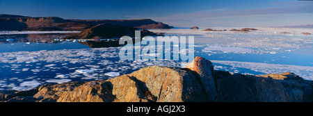 Pack de glace sur le Fjord Alexandra se déplacer dans l'île d'Ellesmere, Nunavut Arctique Canada Banque D'Images