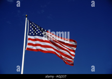 United States flag against clear blue sky Banque D'Images