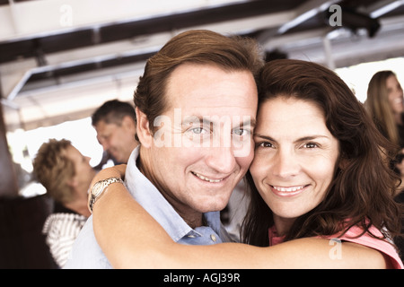 Portrait of a Mid adult woman dans une discothèque Banque D'Images