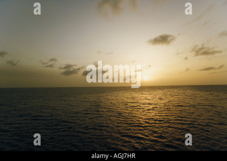 Lever du soleil sur la mer Banque D'Images