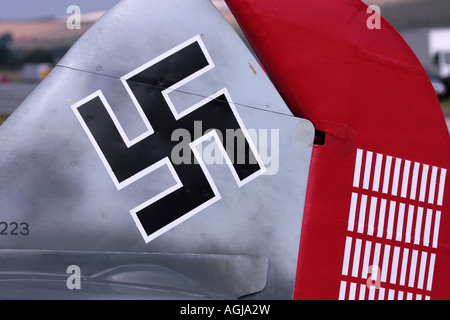 Emblème de la swastika sur l'aileron arrière de l'avion de Messerschmidt Banque D'Images