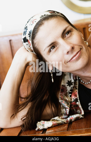 Close-up of a woman lying on a bench and smiling Banque D'Images