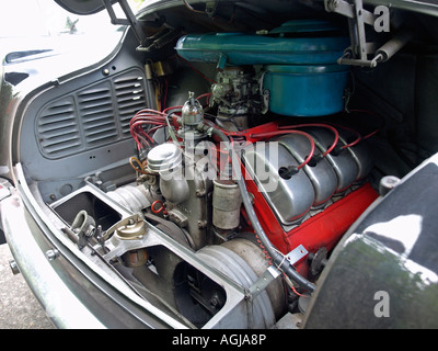 L'arrière refroidi par air monté 2,5 litres V8 moteur d'un tatra 603 classic car Banque D'Images