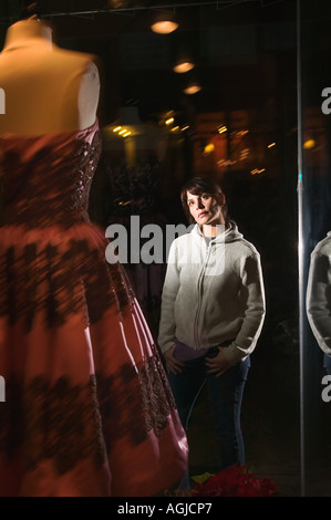 Woman dress in shop window Banque D'Images