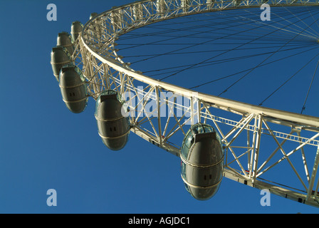 Le London Eye construit pour commémorer le millénaire London England UK Banque D'Images