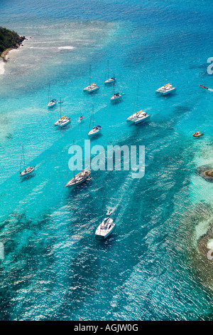 Yachts dans les Tobago Cays dans les Grenadines Caraïbes Banque D'Images