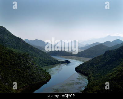 L'entrée du lac Skadar vu de près de Rijeka Crnojevica Monténégro Banque D'Images