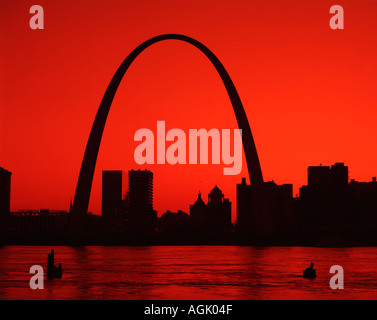 Gateway Arch à Saint Louis au Missouri commémore l'ouverture et l'exploration de l'ouest des États-Unis. Banque D'Images