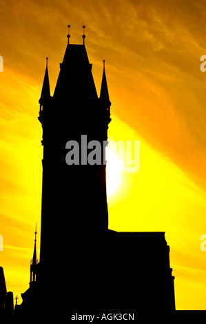 Silhouette de l'Ancien hôtel de ville dans Stare Mesto de Prague République tchèque EU Banque D'Images