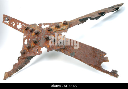 Plaque boulonnée et struts fer rouillé gravement Banque D'Images