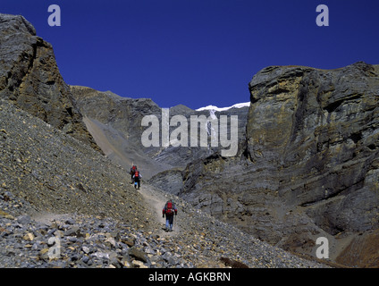 Les randonneurs près de Thorung La Pass de Thorung Phedi sur le circuit de l'Annapurna au Népal Banque D'Images