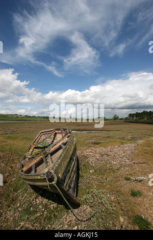 Vieux bateau à marée basse l'angleterre Banque D'Images