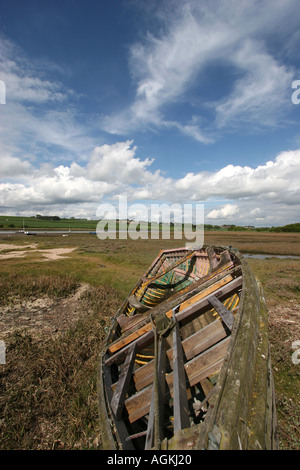 Vieux bateau à marée basse l'angleterre Banque D'Images