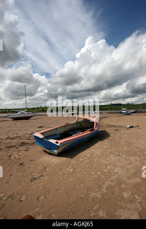 Vieux bateau à marée basse l'angleterre Banque D'Images