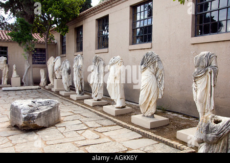 Artéfacts et de découvertes archéologiques dans le musée de l'ancienne ville de Corinthe Grèce Banque D'Images