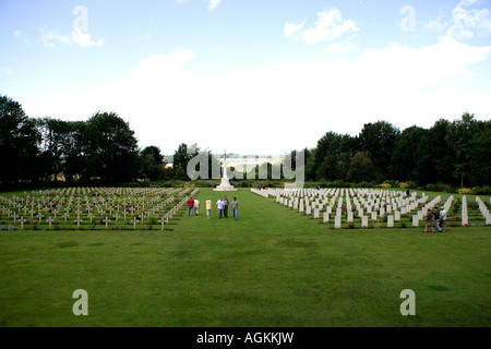 Le cimetière franco-britannique de 300 morts de chaque nation au mémorial de Thiepval commémorant l'offensive de 1916 la somme,France Banque D'Images