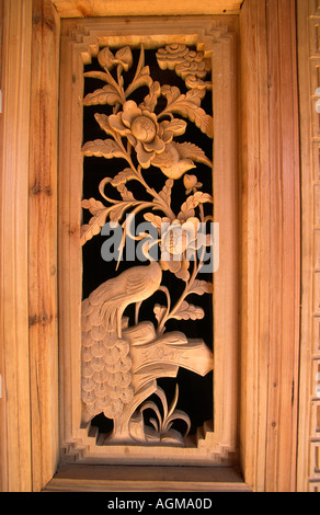 Chine Yunnan Lijiang old town nouveau panneau de porte sculptée Banque D'Images