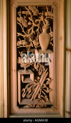 Chine Yunnan Lijiang effet de perspective panneau de porte en bois sculpté Banque D'Images