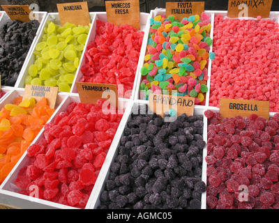 Bonbons assortis dans un marché Pont de Suert LLeida Espagne Banque D'Images