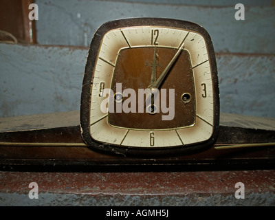 Horloge indiquant le temps passé cinq fois plus de douze manqué le bon moment Banque D'Images