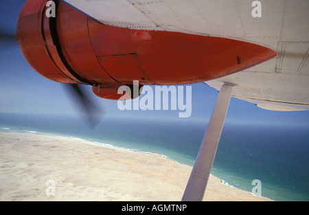 Le Maroc, Tan Tan, Catalina PBY-5un hydravion survolant Sahara près de l'océan Atlantique. Banque D'Images